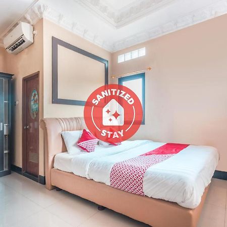 Super Oyo 1640 Fallinda Hotel Богор Экстерьер фото