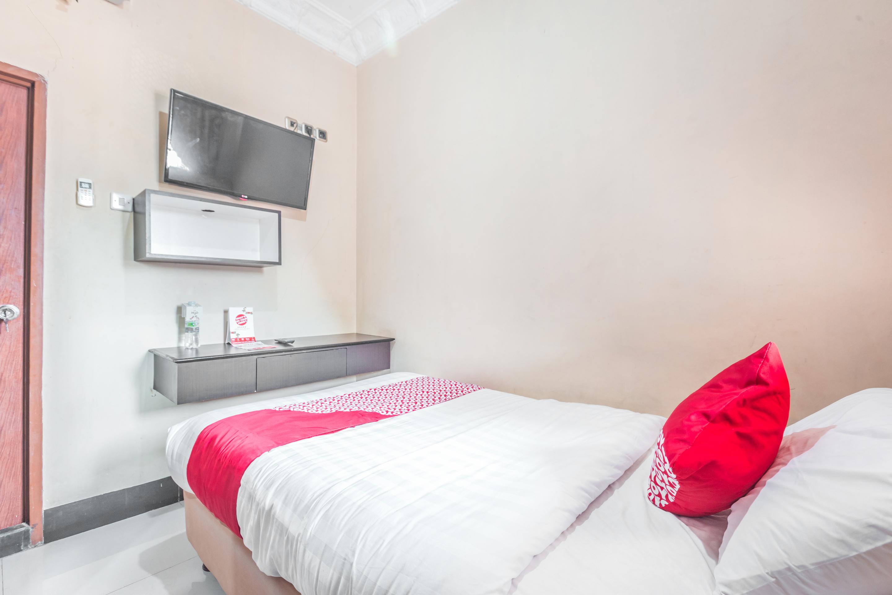 Super Oyo 1640 Fallinda Hotel Богор Экстерьер фото