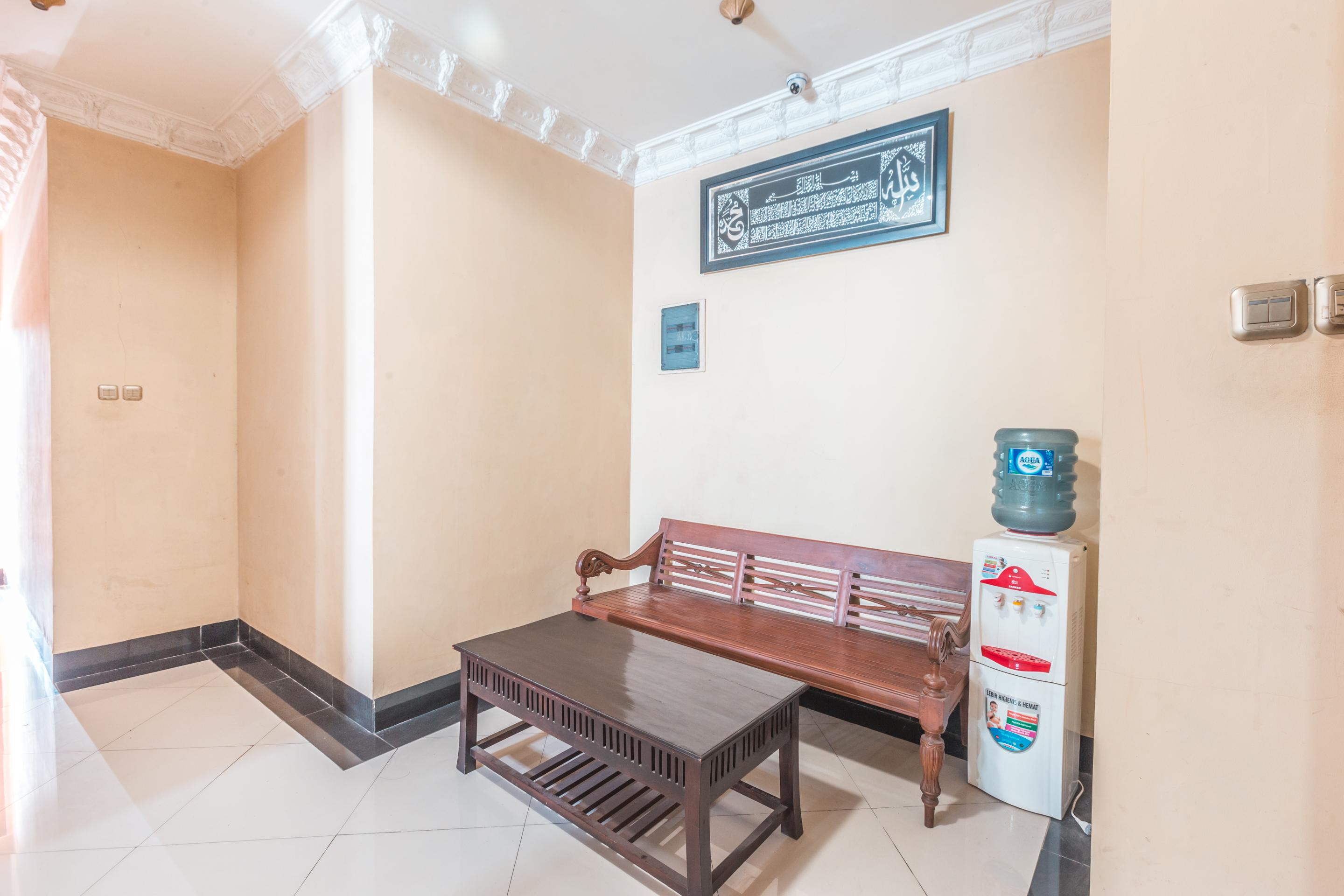 Super Oyo 1640 Fallinda Hotel Богор Экстерьер фото