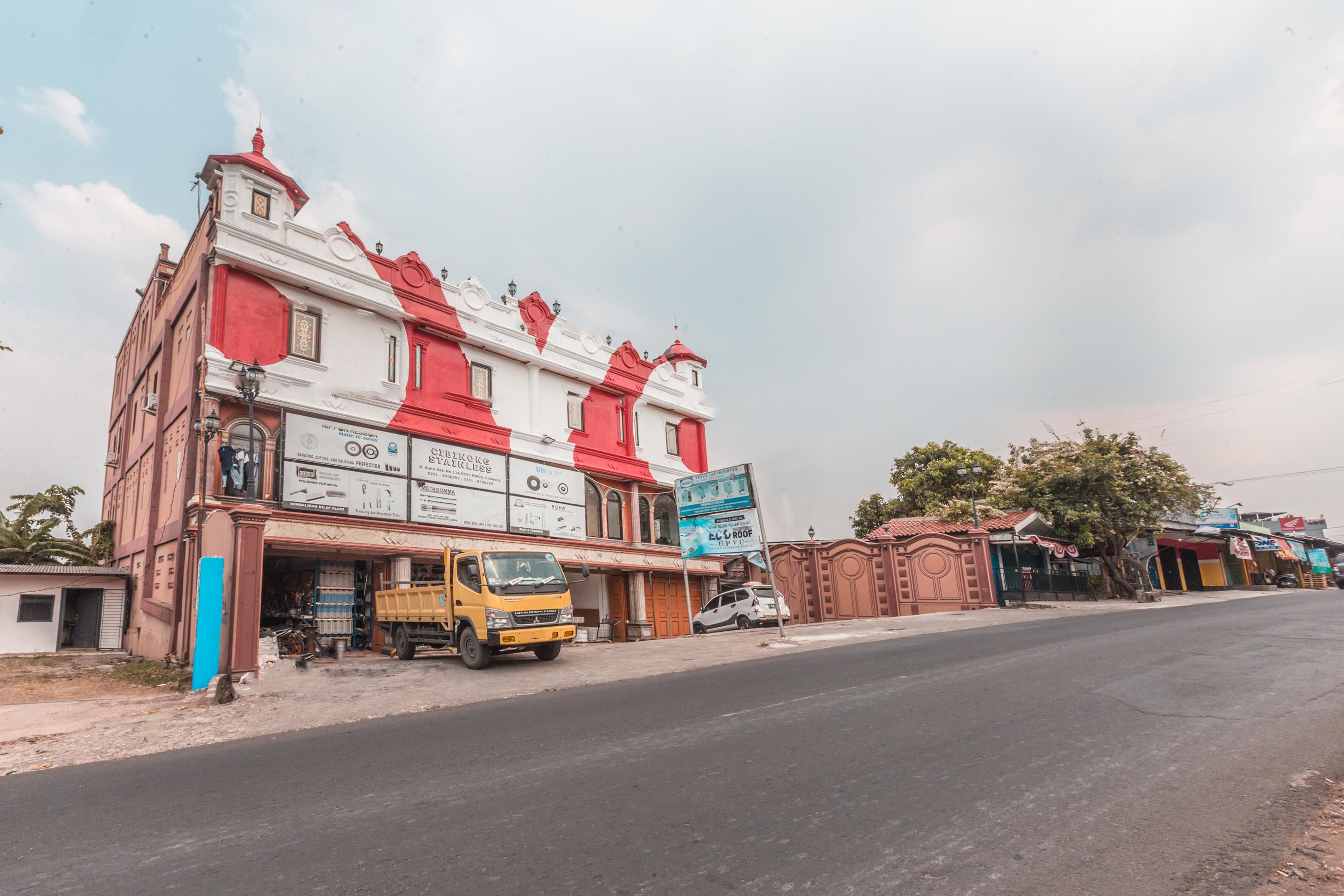 Super Oyo 1640 Fallinda Hotel Богор Экстерьер фото